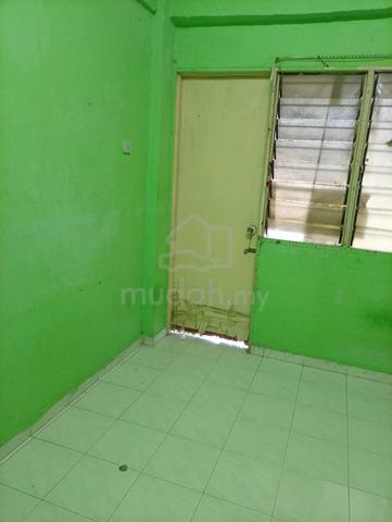 Big room with balcony attached 1