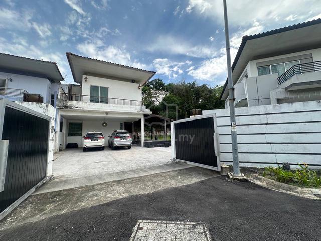 A Big Semi-D Corner Lot at Gombak 2 1