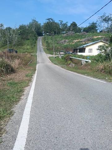 tanah 6 ekar berserta rumah sewa dua pintu  1