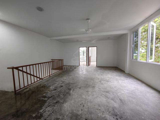 Office Tingkat 1 Endlot 20'x80' 5Bilik 2