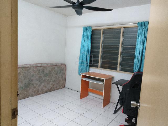 Medium room for rent, walking distance to mrt 1