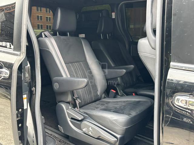 Toyota ESQUIRE 2.0 GI PREMIUM VOXY Facelift - 5