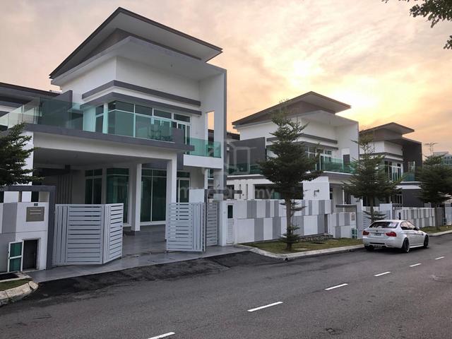 Banglo Besar Cantik Untuk Dijual: 6 Bilik Tidur di Bukit Katil Melaka 1