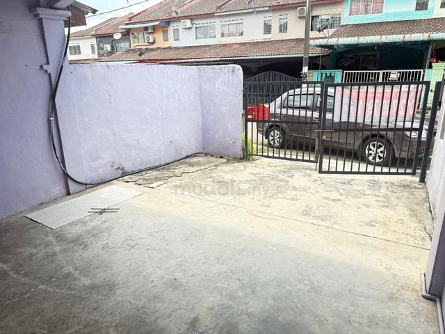 Double storey low cost 3 bedroom Taman Kota Masai Jalan Pulasan 1