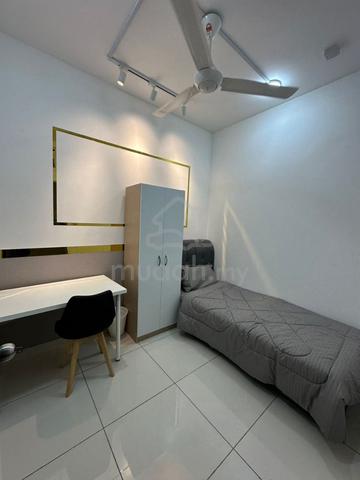Single, Middle and Master Room at The Holmes 2 Walking to LRT 1