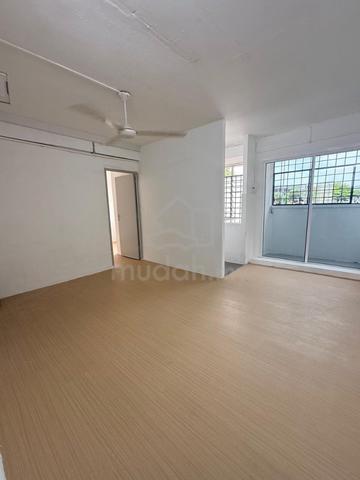 Rumah Pangsa Larkin ( Flat Larkin ) 1