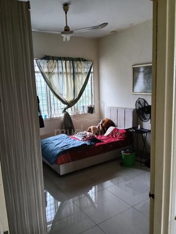 Taman Pelangi Johor Bahru Comfortable Room Upstairs 1
