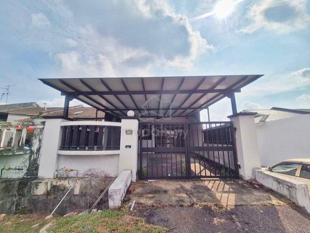Taman Johor Jaya End Lot Luas | Fully Extend Kitchen | Lokasi Strategi 1