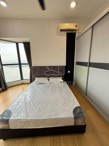 Master room w balcony/ Near CIQ/ JB Town/ All Race Welcome/Low Deposit 4