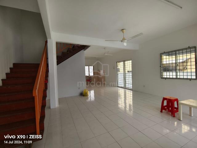 Semi D 2 Storey Pinggiran Putra Permai Equine Walk MRT Seri Kembangan 1