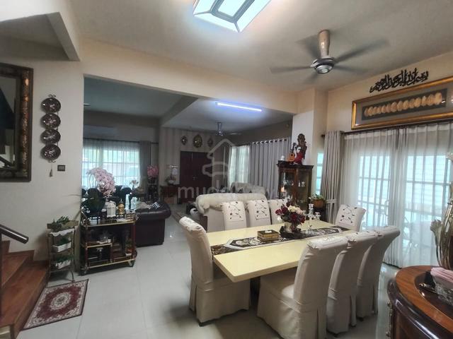 Storey Bungalow Le Putra Avenue Seri Kembangan equine park 1