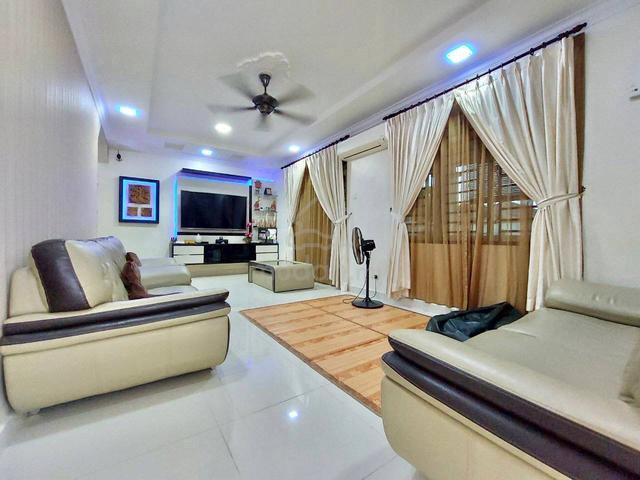 CONNER LOT taman pelangi indah [JLN AYU] 1