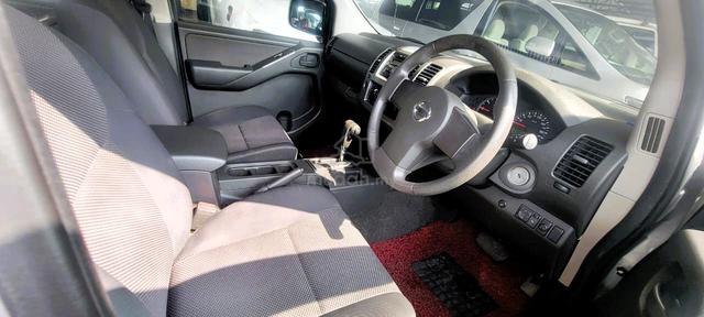 NISSAN NAVARA 2.5 AT CALIBRE 4X2 LIKENEW CONDITion - 5