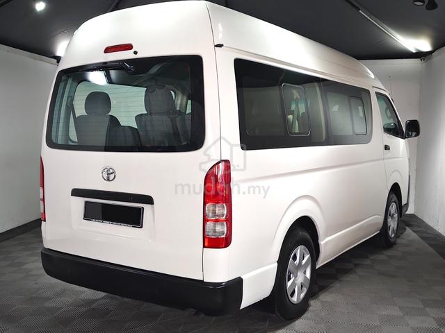 2016 Toyota Hiace 2.5 WINDOW VAN 5-Years Warranty - 2