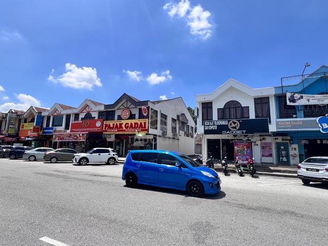 Ground Floor Endlot Taman Desa Cempaka Nilai Facing Mainroad 1