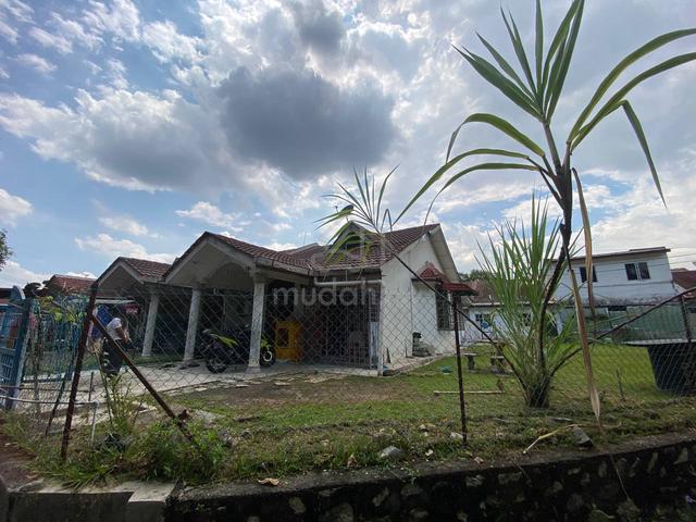 CORNER FACING PLAYGROUND 1 Storey Terrace House Seksyen 5 Bangi 1
