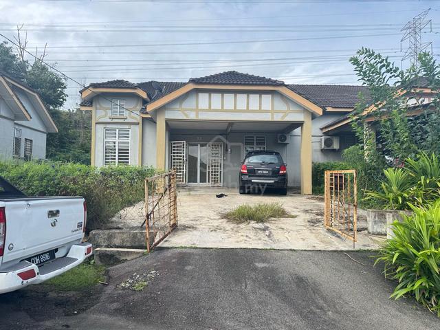 Rumah semi d gambang pahang depan water park 1