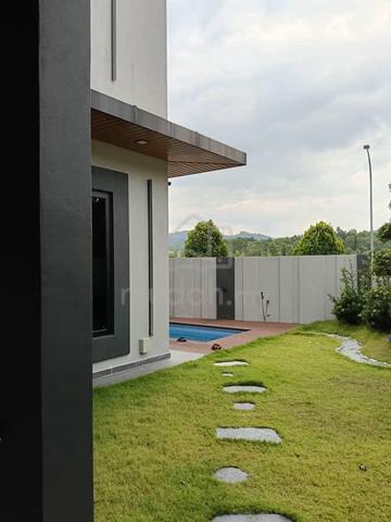 Corner Lot 3 Storey Terrace With Swimming pool near Ktm Kajang 1
