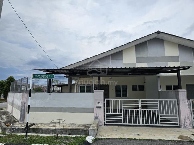 Renovated Single Storey Semi-D Corner Lot House at Sitiawan 1