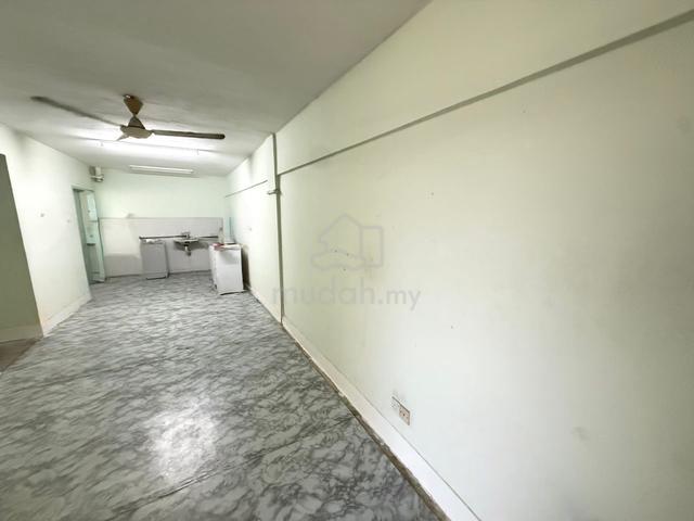 For sales@ Flat Plentong @  Jalan Daisi 1