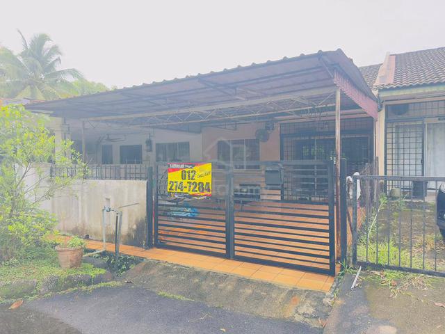 Taman Garden Avenue, Seremban 2 facing open single storey house. 1
