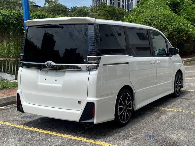 2021 Toyota VOXY 2.0 GR SPORT - 3