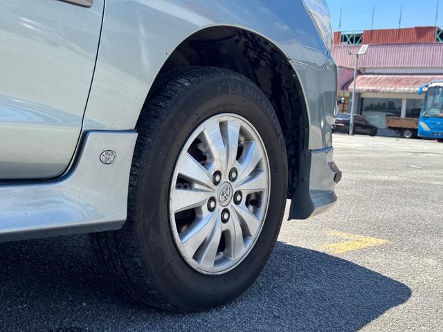 2014 Toyota INNOVA 2.0 E (A) - 4