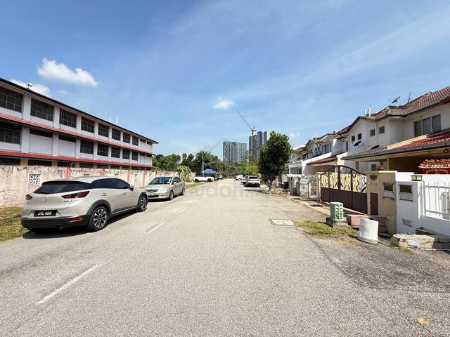 FACING OPEN & TERMURAH - 2 Storey Puchong Utama PU10 Puchong 1