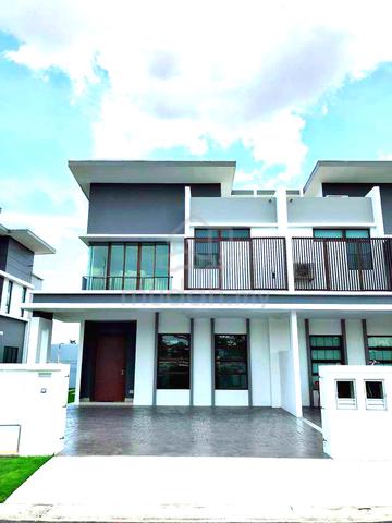 Enstek Semi-D Golf View(40x80 2 Storey Semi-D) Fully Furnished!!! 1