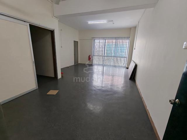 Hot Area Taman Molek 3 Storey Shop lot For Rent 1