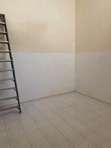 Kampung Tiram Single Storey For Rent 4