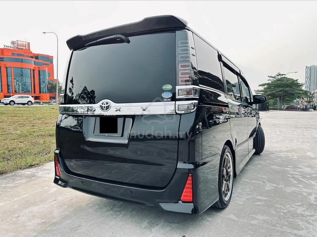 2019 Toyota VOXY 2.0 ZS KIRAMEKI II (A) FACELIFT - 3