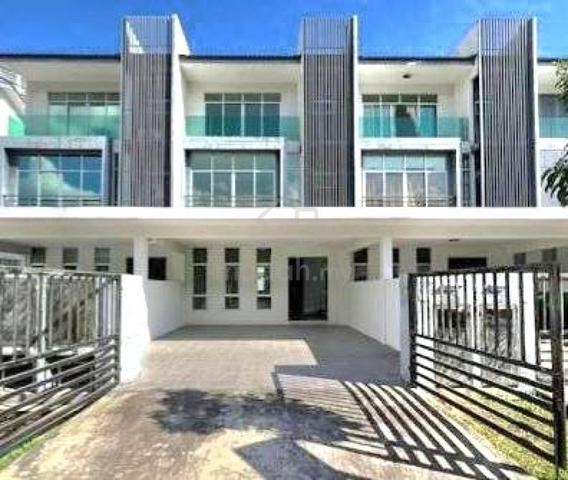 SPACIOUS 3 Storey Terrace Bangi Avenue, Seksyen 7, Bangi 1