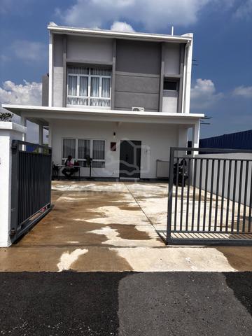Varia Skymirror Intermediate Double Storey Terrece House 1