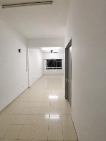 Dataran Otomobil Apartment 1
