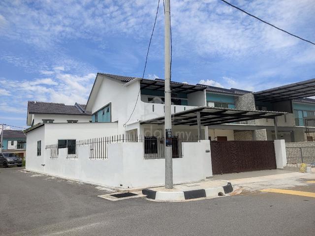 Double storey Corner Lot + Extra Build Up For Rent 1