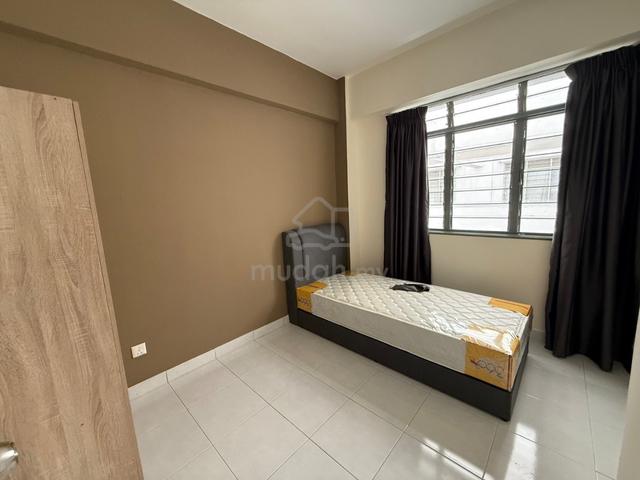Middle room for rent MAINPLACE USJ21 1
