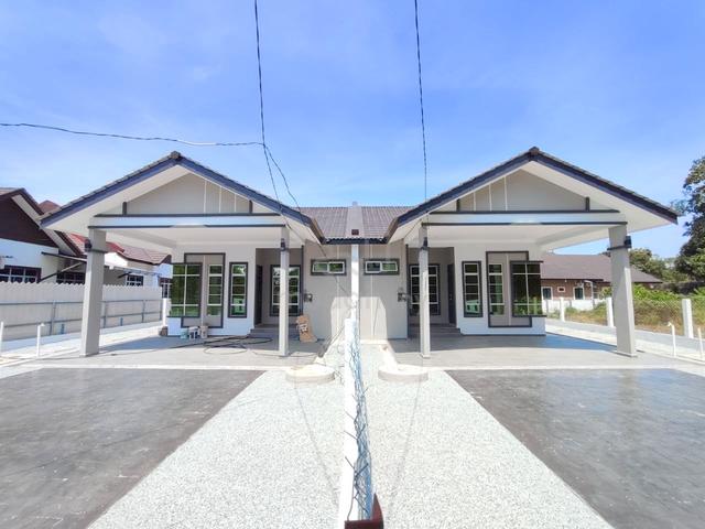 Semi D BARU 4 Bilik TANAH LUAS Kg Mak Kemas Bukit Payong FULL LOAN 1