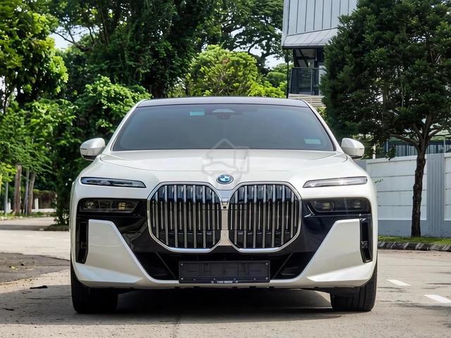 DEC 2023 BMW 750e xDrive (G70 Local CAR KING 6k KM - 3