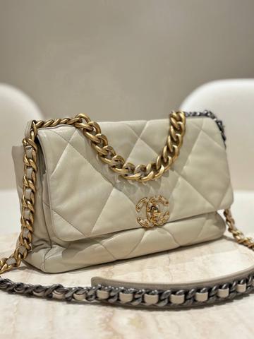Chanel 19 Flap Shoulder Bag - photo 2 of 4