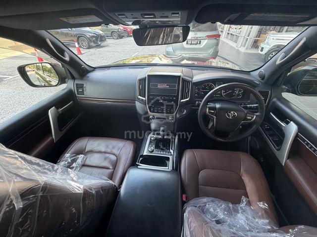 2017 Toyota L/C 4.6P ZX CBA-URJ202W (A) - 4