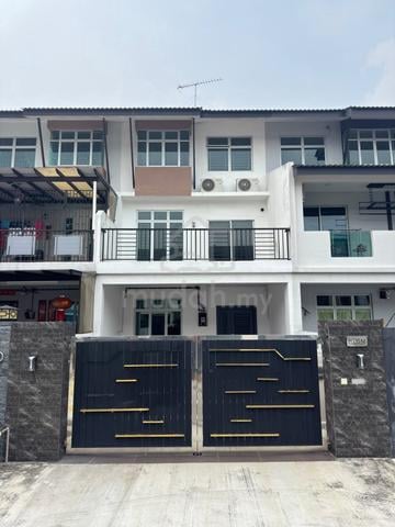 Rent/Scientex Utama Senai /2.5 Storey Terrace/ Partial Furnished 1