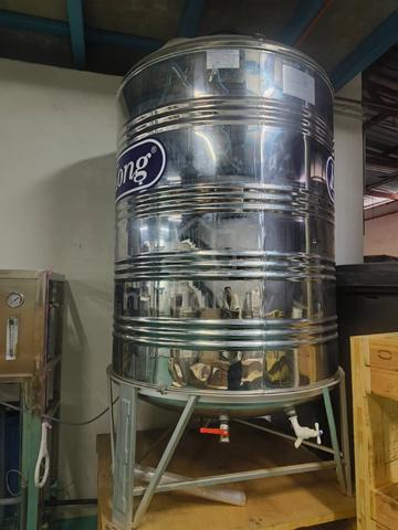 Stainless steel water tank - photo 3 of 4