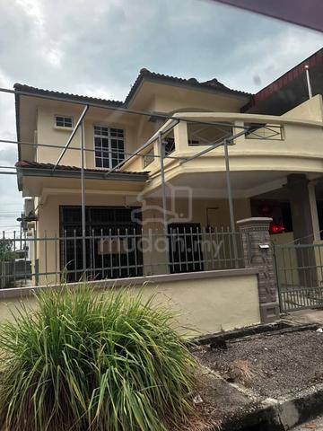 Double storey end lot for rent 1