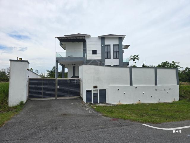 MODERN FREEHOLD Bungalow House Nilai Spring Villa 1