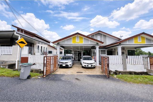 EXTRA TANAH ! FREEHOLD ! Semi-D Taman Padang Sebang Indah Near Tampin 1
