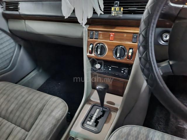 1995 Mercedes Benz 200 2.0 (A) - 4