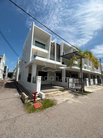 End Lot 2.5 Storey Terrace Permatang Pasir | 5 Bedrooms | Below Market 1