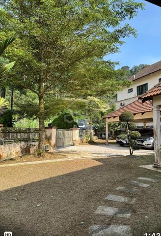 Corner double-storey house at Saujana Ampang 1