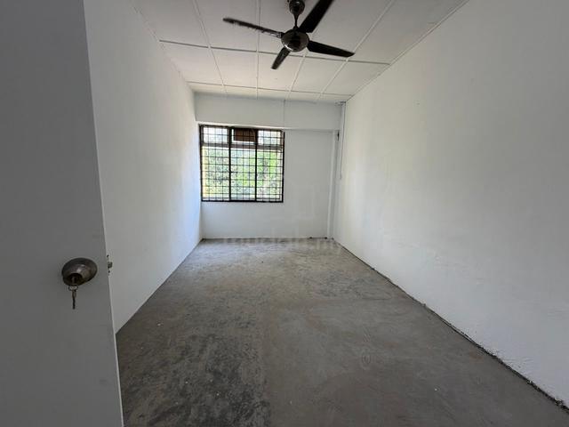 Jln Jambu@Tmn Muhibbah Saleng/Senai Shoplot 1st Floor Suits For Hostel 1